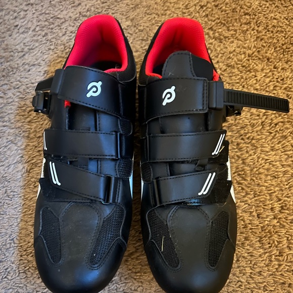 very gently used peloton cycling shoes